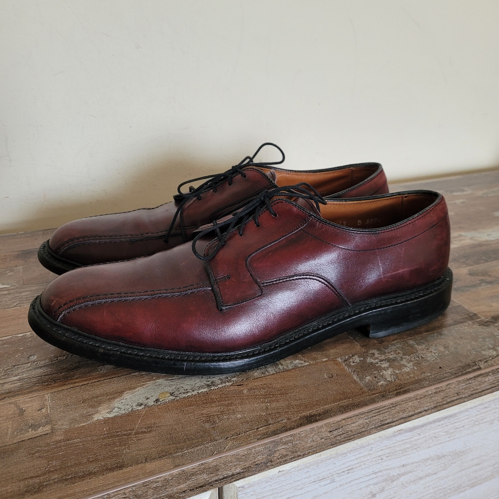 Allen Edmonds Oxford Men Shoes. Flats